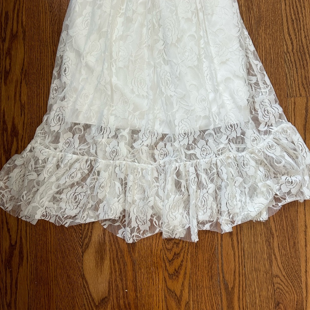 Lace off-white dress, sweet heart neck line w/ lining - Picture 4 of 9